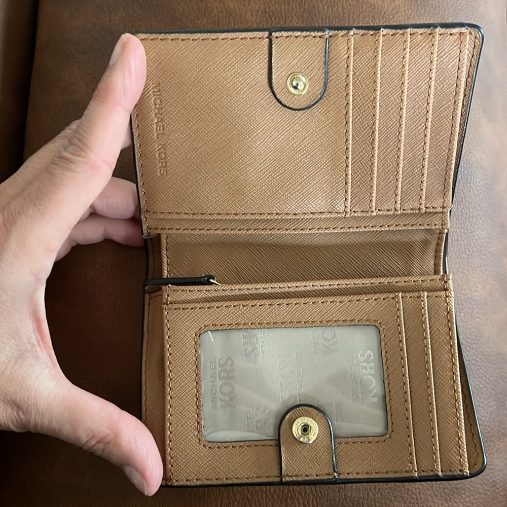 🕶️Michael Kors Caramel brown pebbled Leather small wallet - Picture 3 of 7